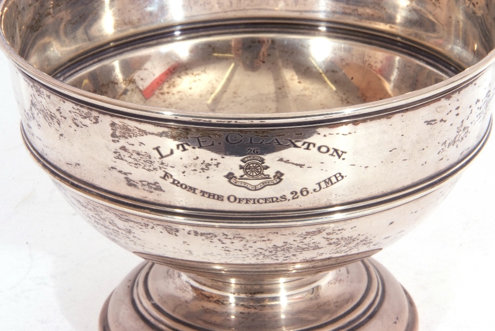 George V silver pedestal bowl of compressed circular form, reeded borders, presentation engraved, "L - Image 3 of 5