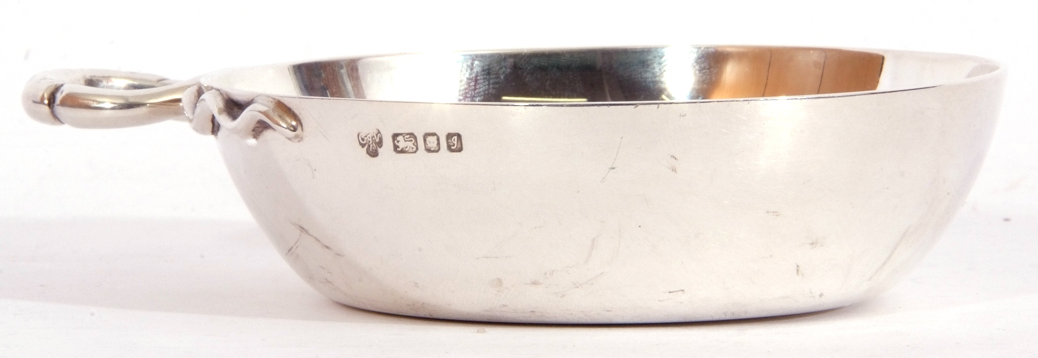 Elizabeth II solid silver wine taster, the round bowl applied with a coiled snake loop handle, 9cm - Image 2 of 4