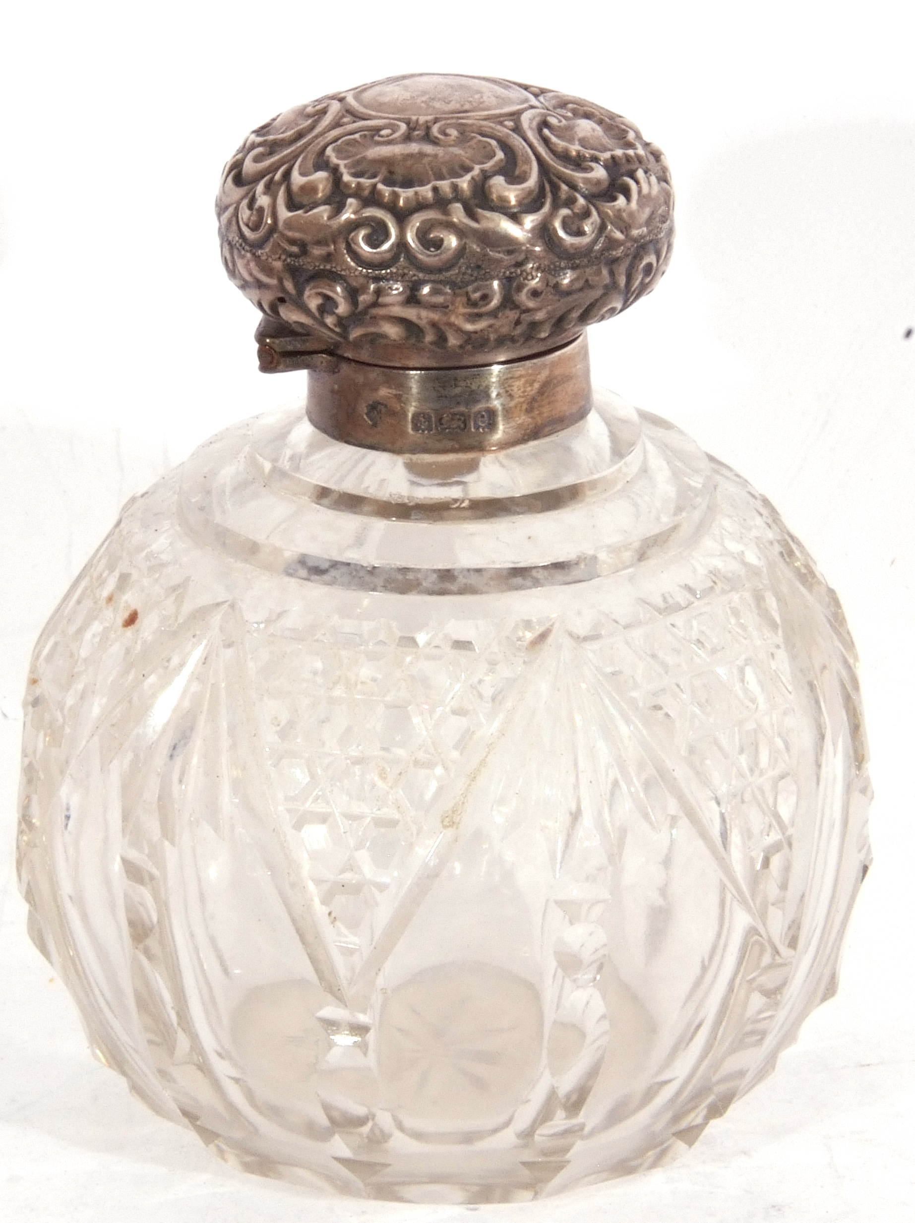 Mixed Lot: Edward VII cut glass scent bottle of globular form with hinged embossed shell and - Image 3 of 9