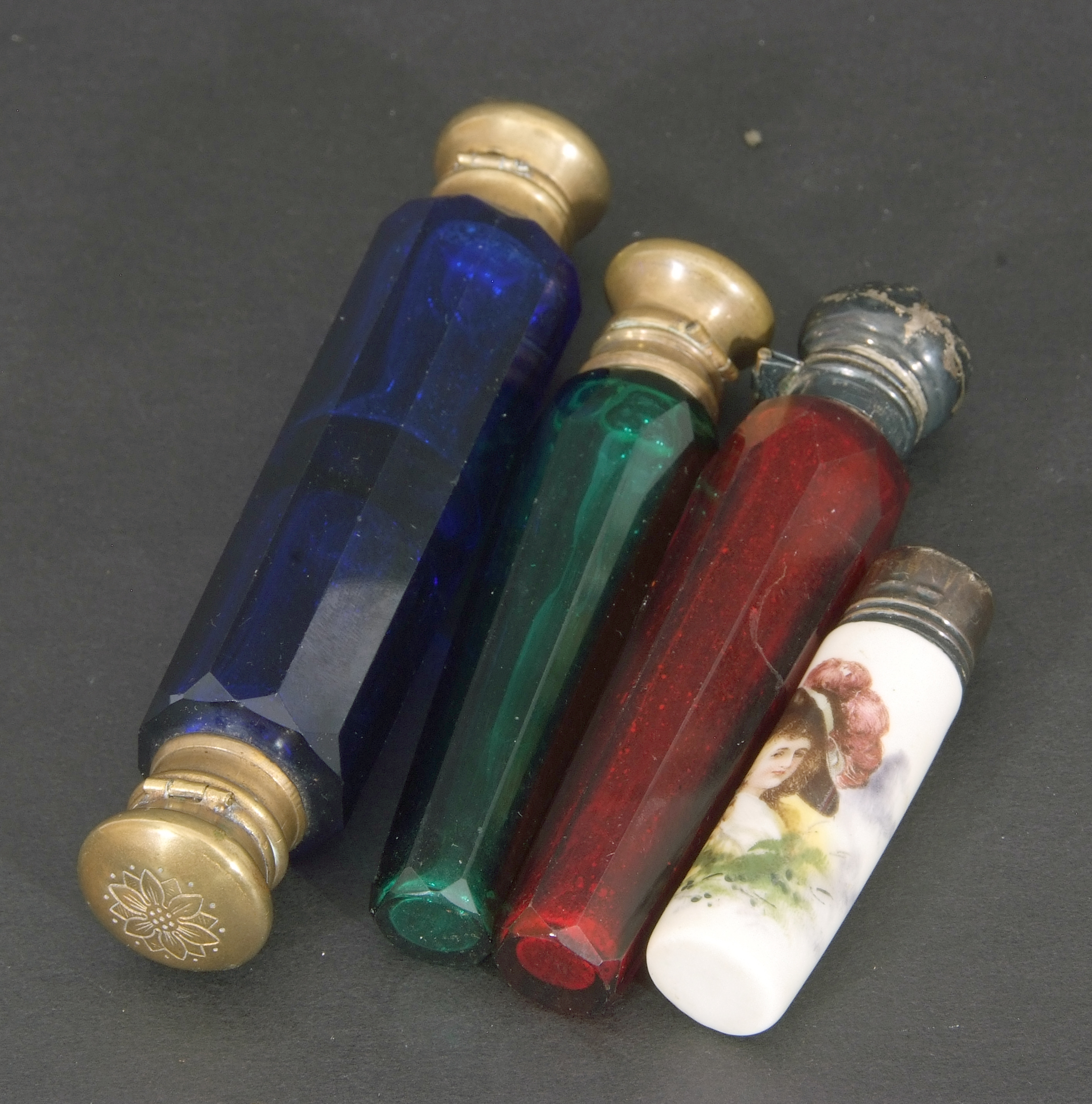 Mixed Lot: antique blue faceted glass double ended scent bottle with gilt metal fittings, 13cm long, - Image 3 of 16