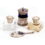 Mixed Lot: Edward VII silver and blue glass pepper, Chester 1912, a small silver backed mirror,