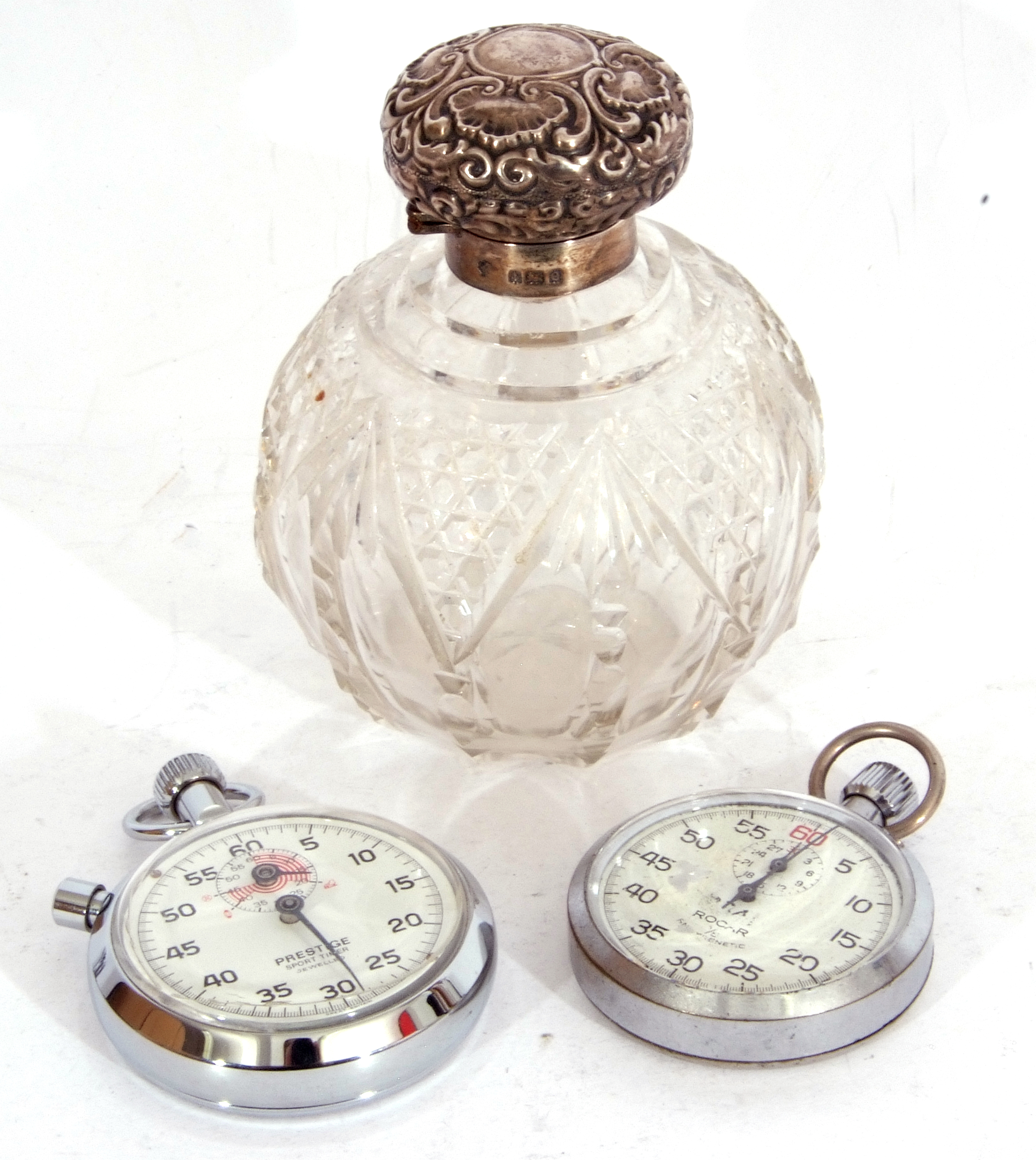 Mixed Lot: Edward VII cut glass scent bottle of globular form with hinged embossed shell and