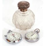 Mixed Lot: Edward VII cut glass scent bottle of globular form with hinged embossed shell and