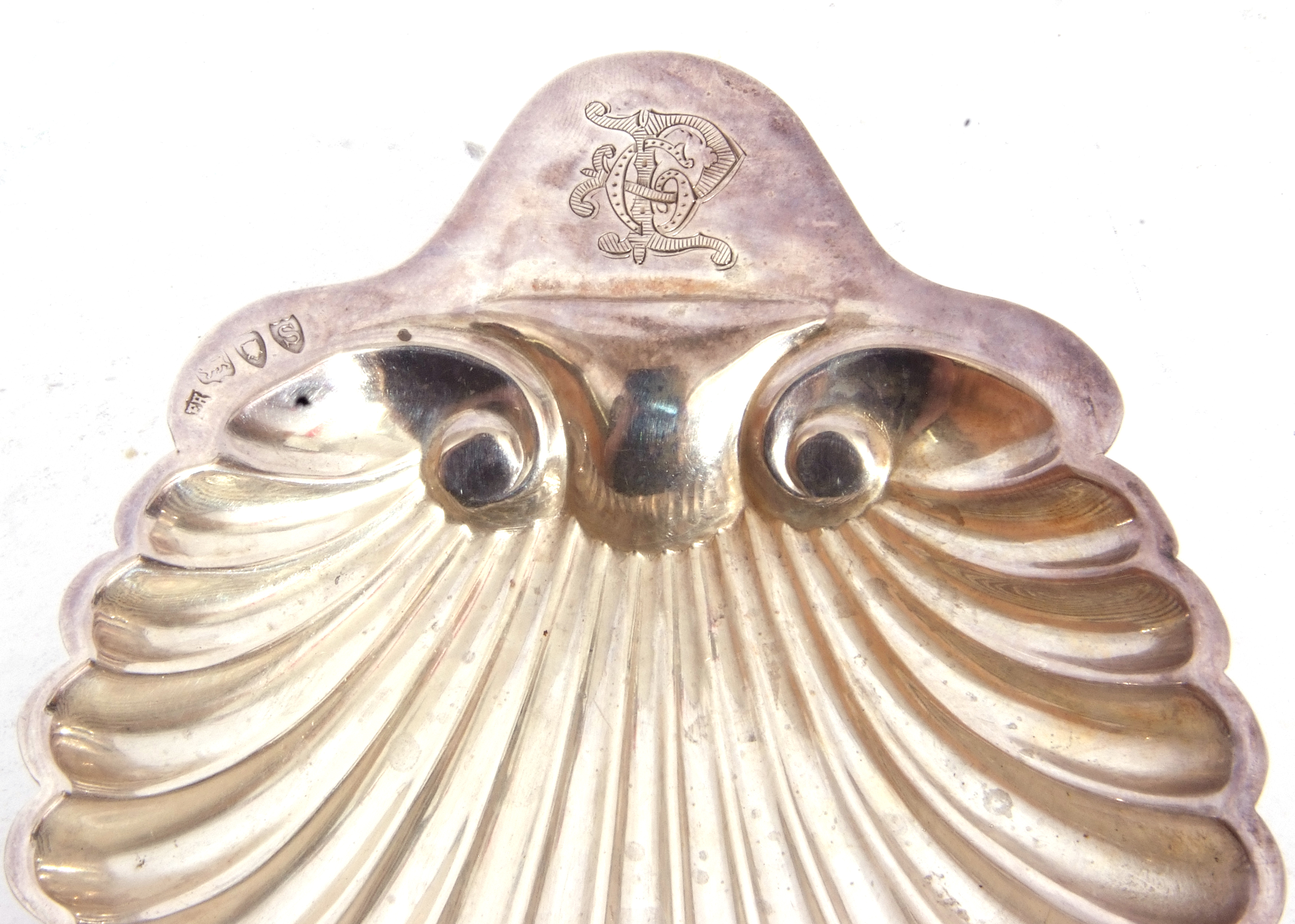 Mixed Lot: Victorian silver shell dish of typical form with engraved monogram, standing on three - Image 4 of 8