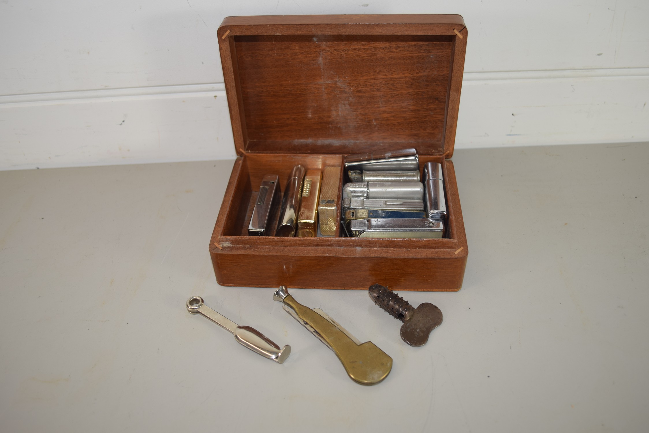 WOODEN BOX CONTAINING CIGARETTE LIGHTERS