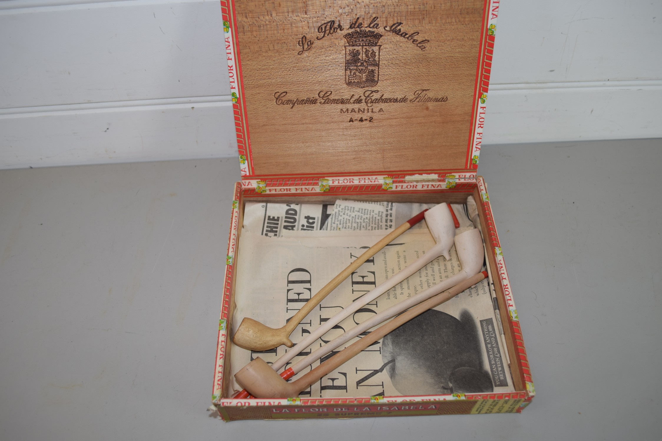 OLD CIGAR BOX WITH CLAY PIPES - Image 2 of 2