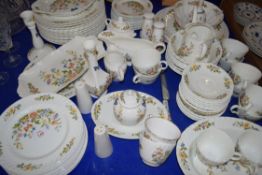 EXTENSIVE QUANTITY OF AYNSLEY COTTAGE GARDEN WARES INCLUDING DINNER PLATES, SIDE PLATES, SERVING