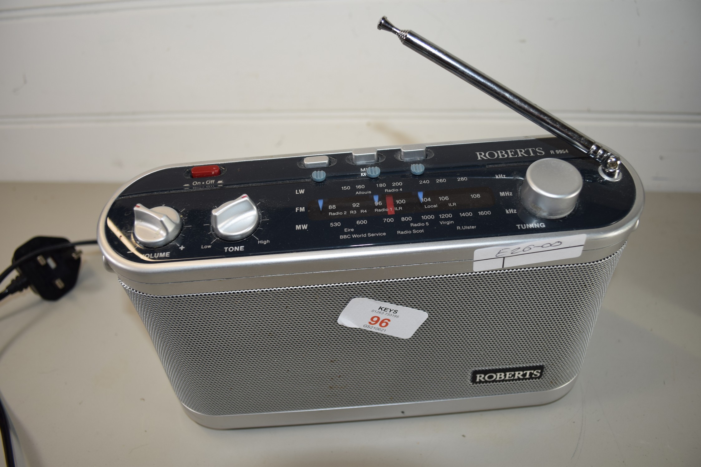 ROBERTS TRANSISTOR RADIO