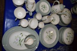 DINNER AND TEA WARES BY COPELAND SPODE IN THE SOFT WHISPERS PATTERN COMPRISING PLATES, DINNER