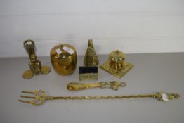 SMALL TRAY CONTAINING BRASS WARES, BARRELS, INKWELL