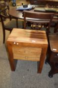 MODERN HARDWOOD BEDSIDE CABINET, WIDTH APPROX 50CM