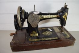 VINTAGE SINGER SEWING MACHINE