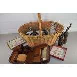 WICKER SHOPPING BASKET WITH TWO CERAMIC MUGS AND OTHER ITEMS