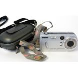 Sony Smart zoom DSC-P72 digital camera with case