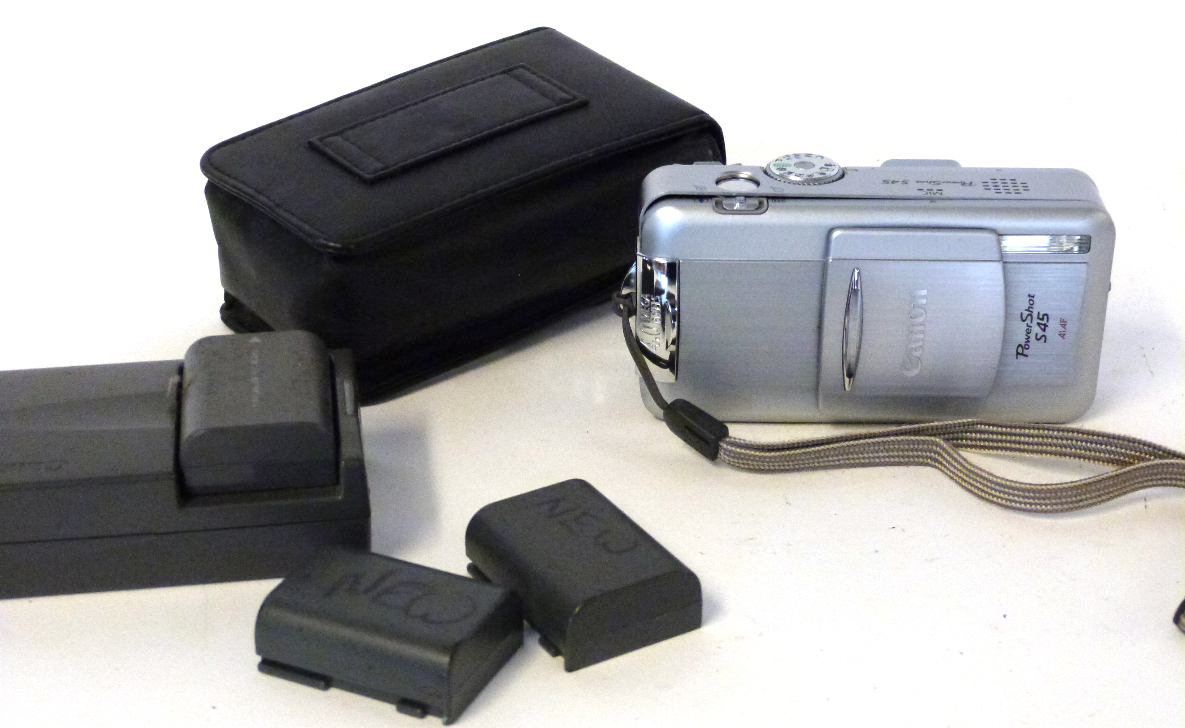 Canon Powershot S45 plus charger and case - Image 2 of 4