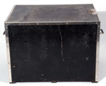 Large amplifier flight case. Dimensions 59 x 81 x 61 cm.