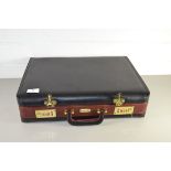 SUITCASE CONTAINING SET OF STAINLESS STEEL CUTLERY