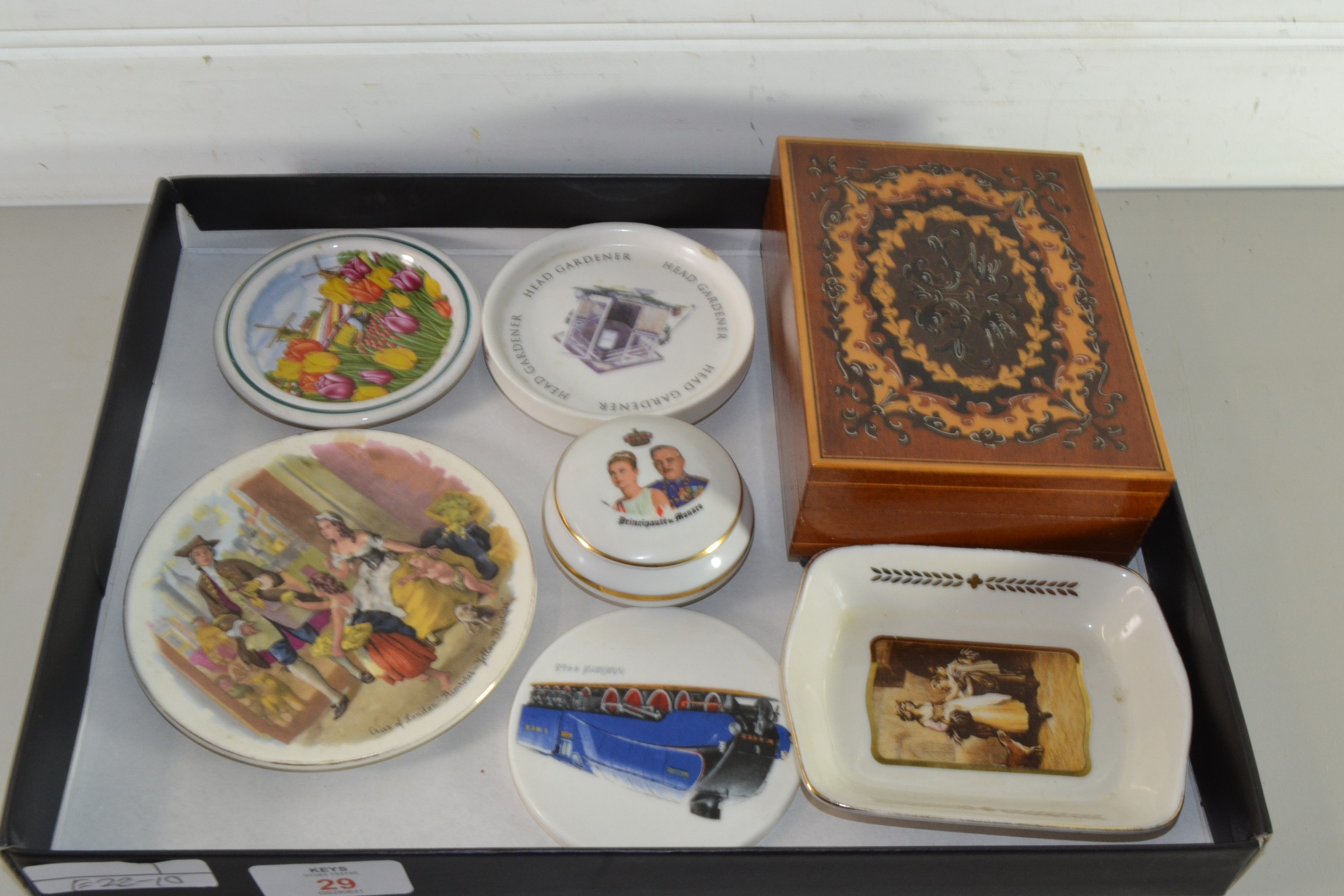 SMALL BOX OF VARIOUS CERAMICS, PIN TRAYS, WOODEN MUSIC BOX