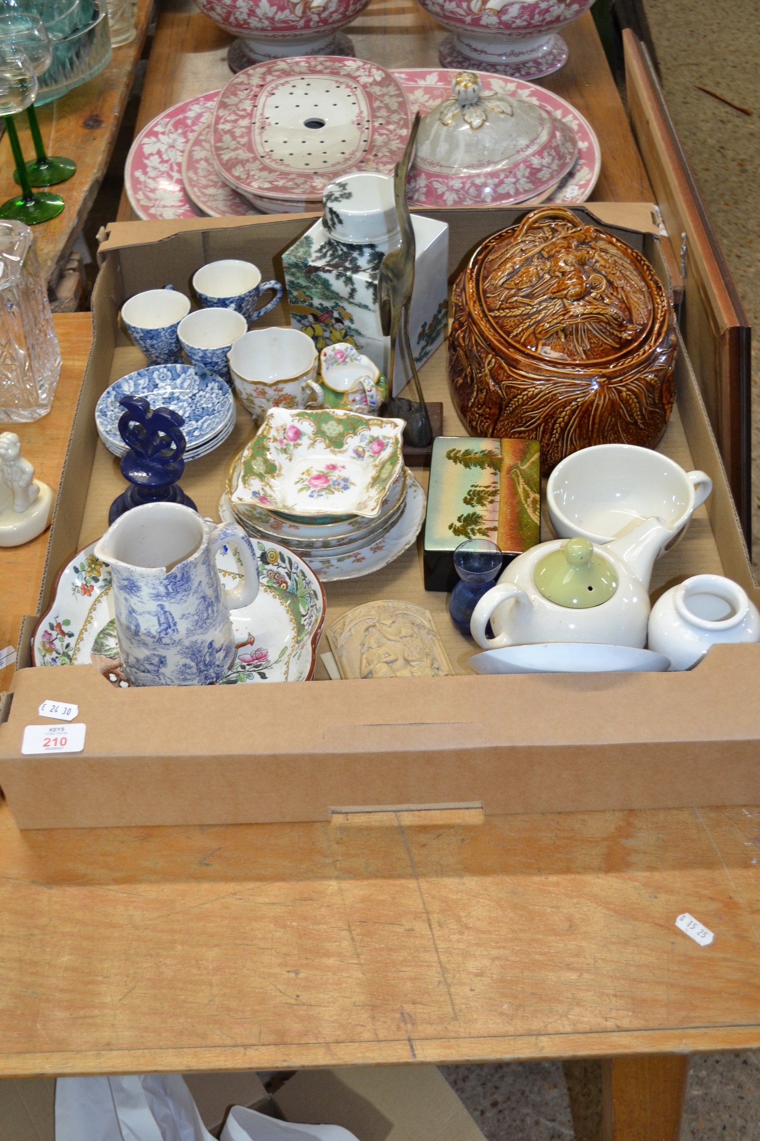 CERAMICS INCLUDING A TUREEN WITH GAME FINIAL