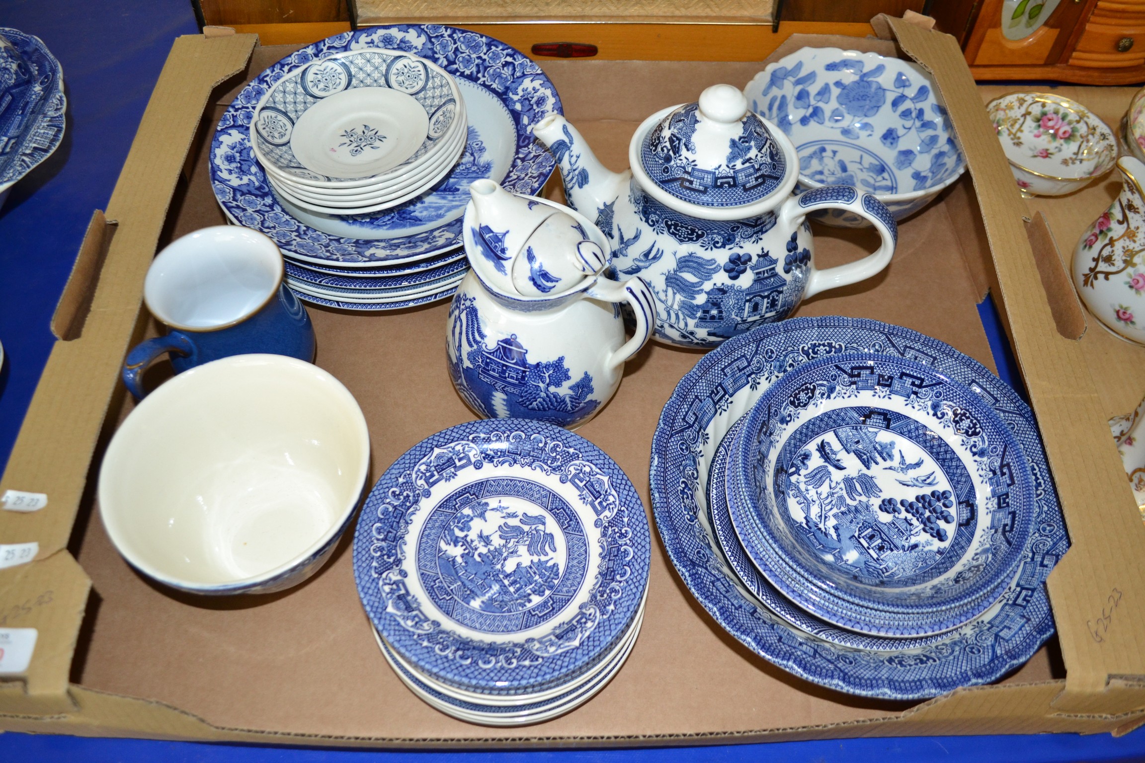 TRAY CONTAINING BLUE AND WHITE CERAMIC WARES