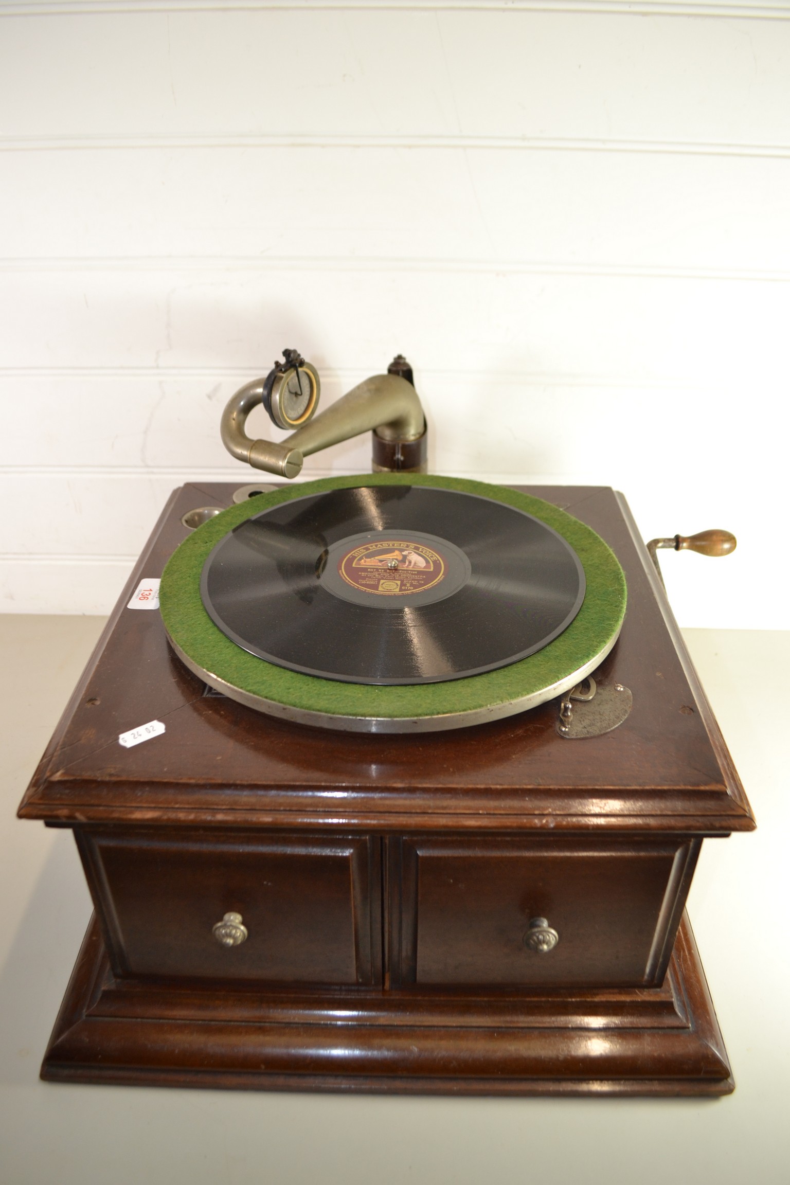 VINTAGE GRAMOPHONE PLAYER