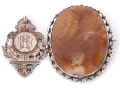 Mixed Lot: vintage moss agate brooch, oval shaped, 4.5 x 3cm, in a white metal beaded frame (one