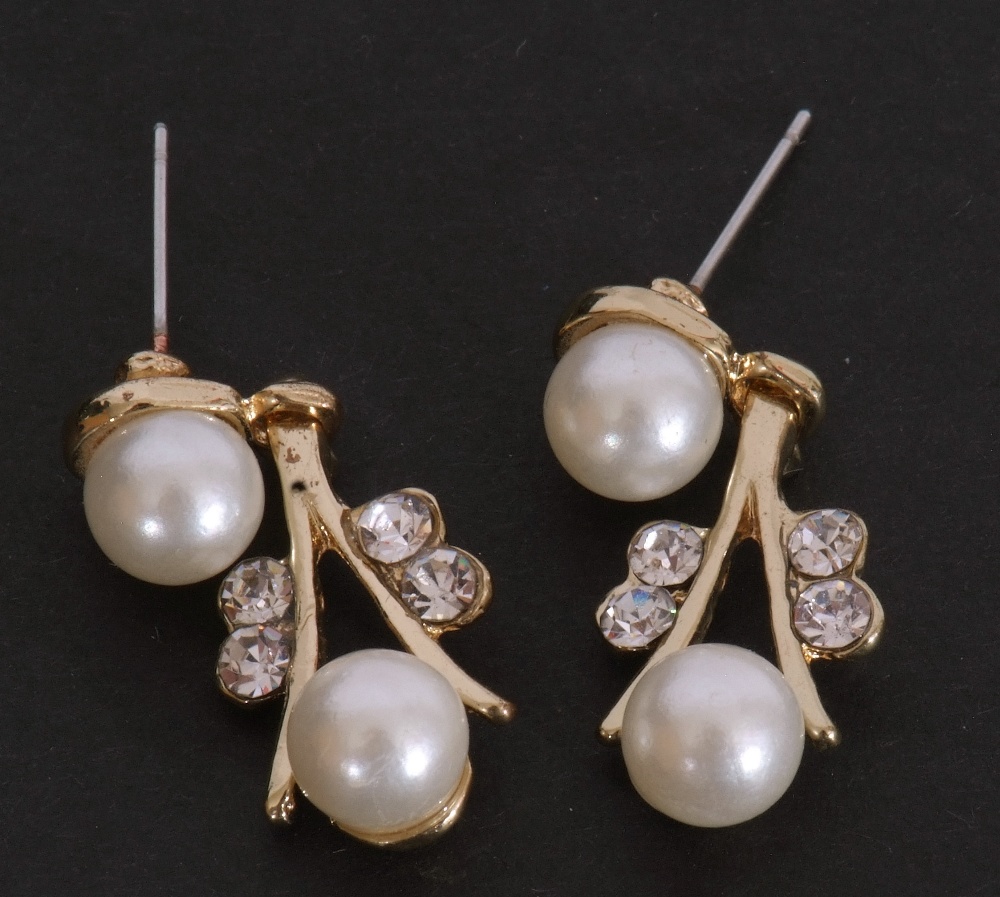 Pair of modern simulated pearl and paste set drop earrings - Image 5 of 6