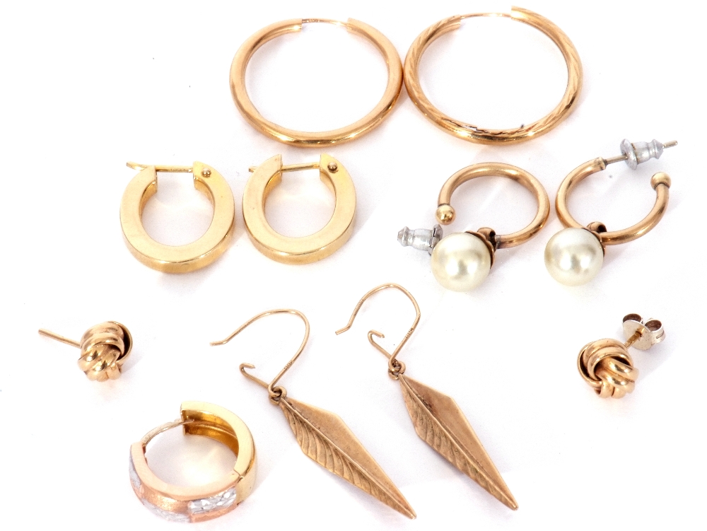 Mixed Lot: four pairs of 9ct gold earrings, hoop, knot, feather and simulated pearl set, a pair of