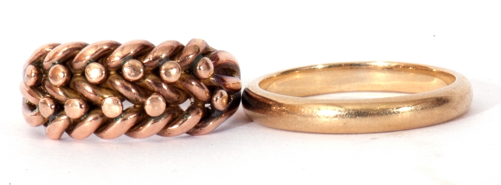 Mixed Lot: 9ct gold ring with rope and bead design, Birmingham 1928, size Q, together with a 9ct