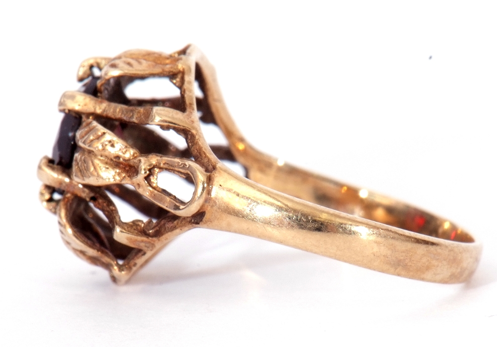 9ct gold and garnet ring centring a round faceted garnet, claw set in a pierced and engraved leaf - Image 3 of 7