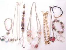 Mixed Lot: small quantity of costume jewellery to include a 925 marked ring, bracelets, chains etc