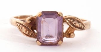 9ct gold and amethyst ring centring a step cut pale amethyst raised between textured tapering