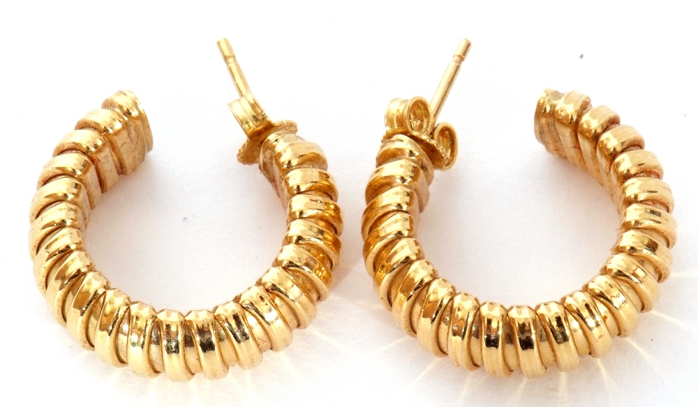 Pair of heavy 750 stamped hoop earrings of ribbed design, post fittings, 10gms - Image 2 of 6