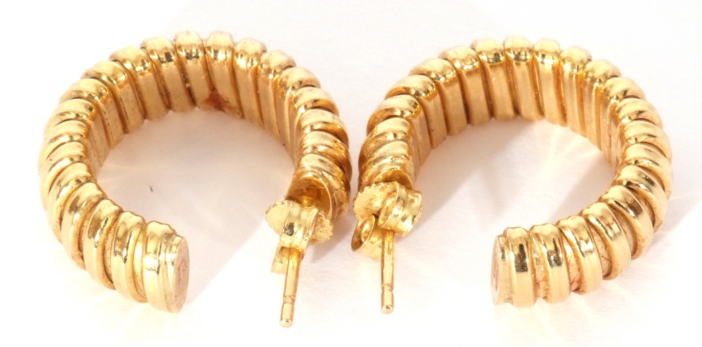 Pair of heavy 750 stamped hoop earrings of ribbed design, post fittings, 10gms - Image 4 of 6