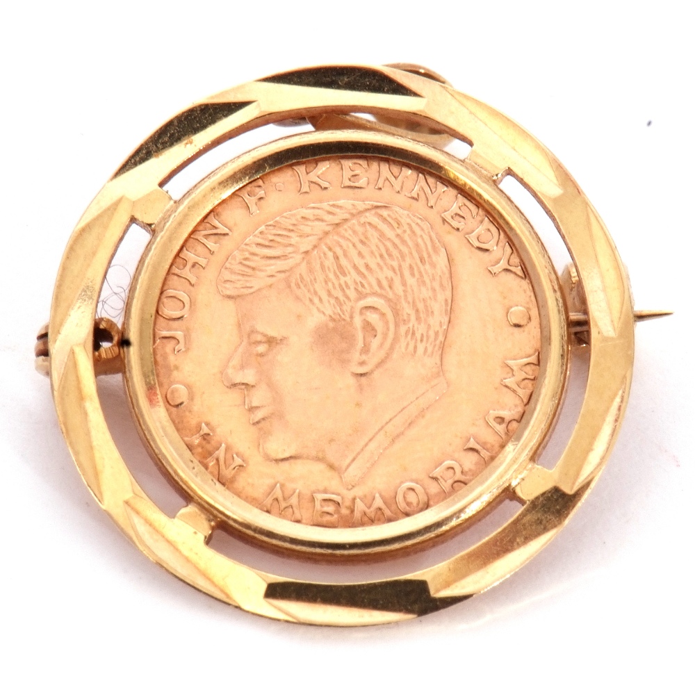 Vintage John F Kennedy In Memoriam coin, framed in a 585 stamped pendant/brooch mount, 3.2gms g/w - Image 2 of 4