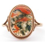 9ct gold moss agate ring, the oval cabochon centre agate 15 x 8mm, in a cut down setting with rope