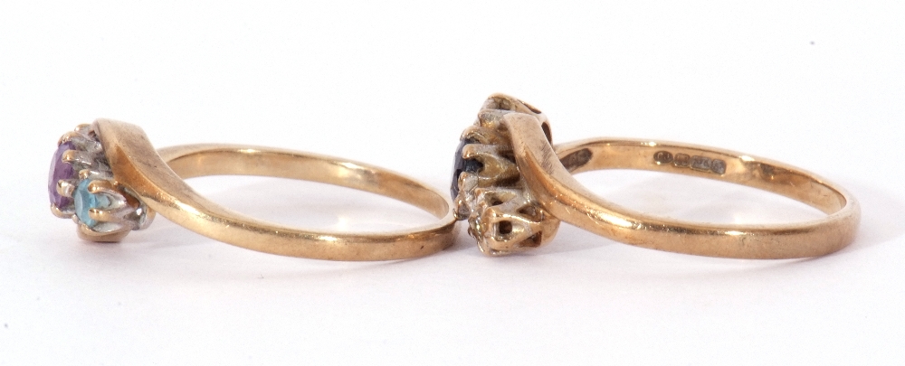 Mixed Lot: 9ct gold, dark sapphire and small diamond cross-over ring, size L/M, together with a - Image 3 of 8