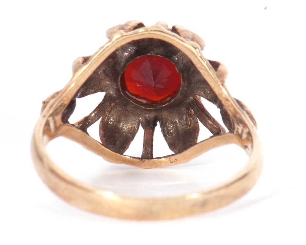 9ct gold and garnet ring centring a round faceted garnet, claw set in a pierced and engraved leaf - Image 4 of 7