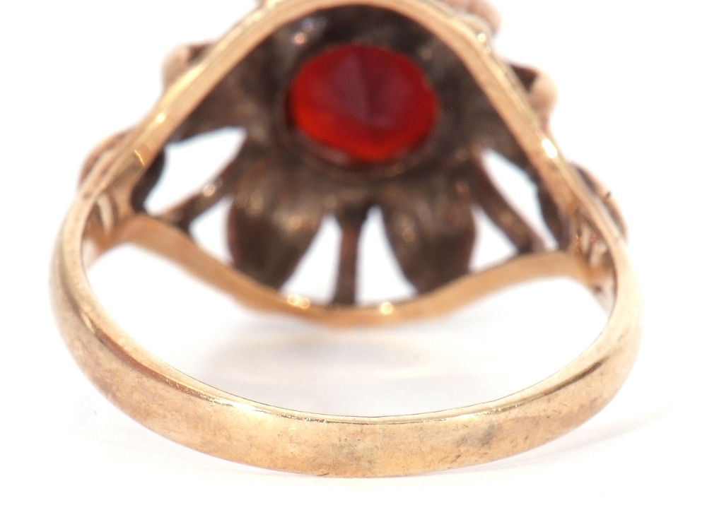 9ct gold and garnet ring centring a round faceted garnet, claw set in a pierced and engraved leaf - Image 5 of 7