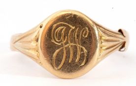 18ct stamped gents signet ring, the oval panel engraved with a monogram "JW" between engraved