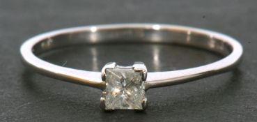 Modern 9ct white gold, diamond single stone ring, featuring a princess cut diamond, 0.20ct approx,