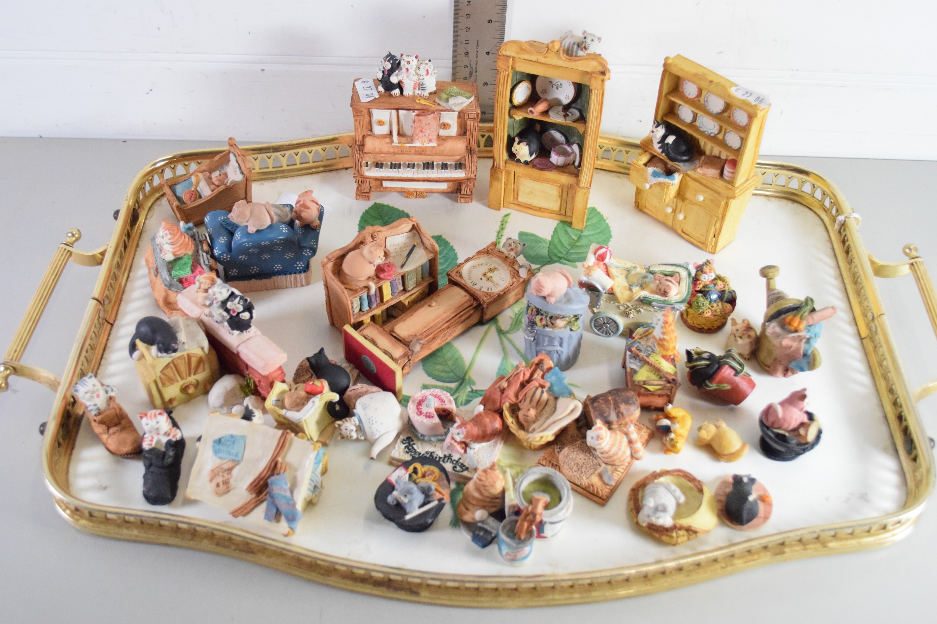 TRAY CONTAINING SMALL ANIMAL FIGURES - Image 2 of 2