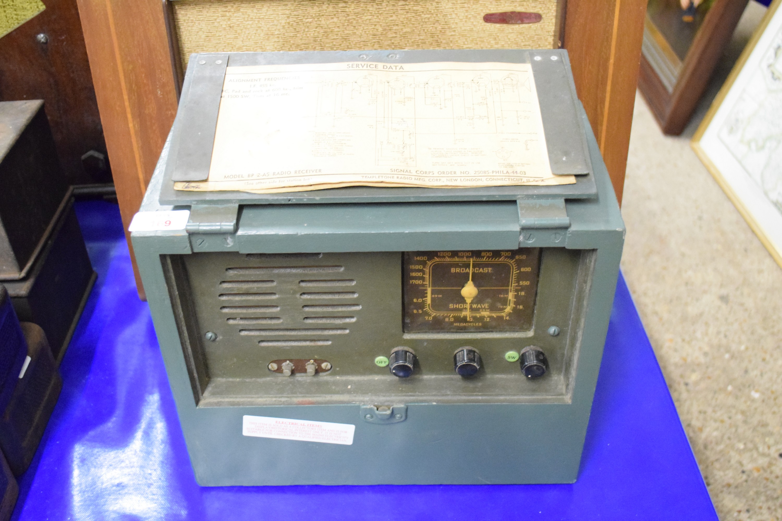 VINTAGE MILITARY TYPE SHORT WAVE RADIO MADE FOR THE US ARMY