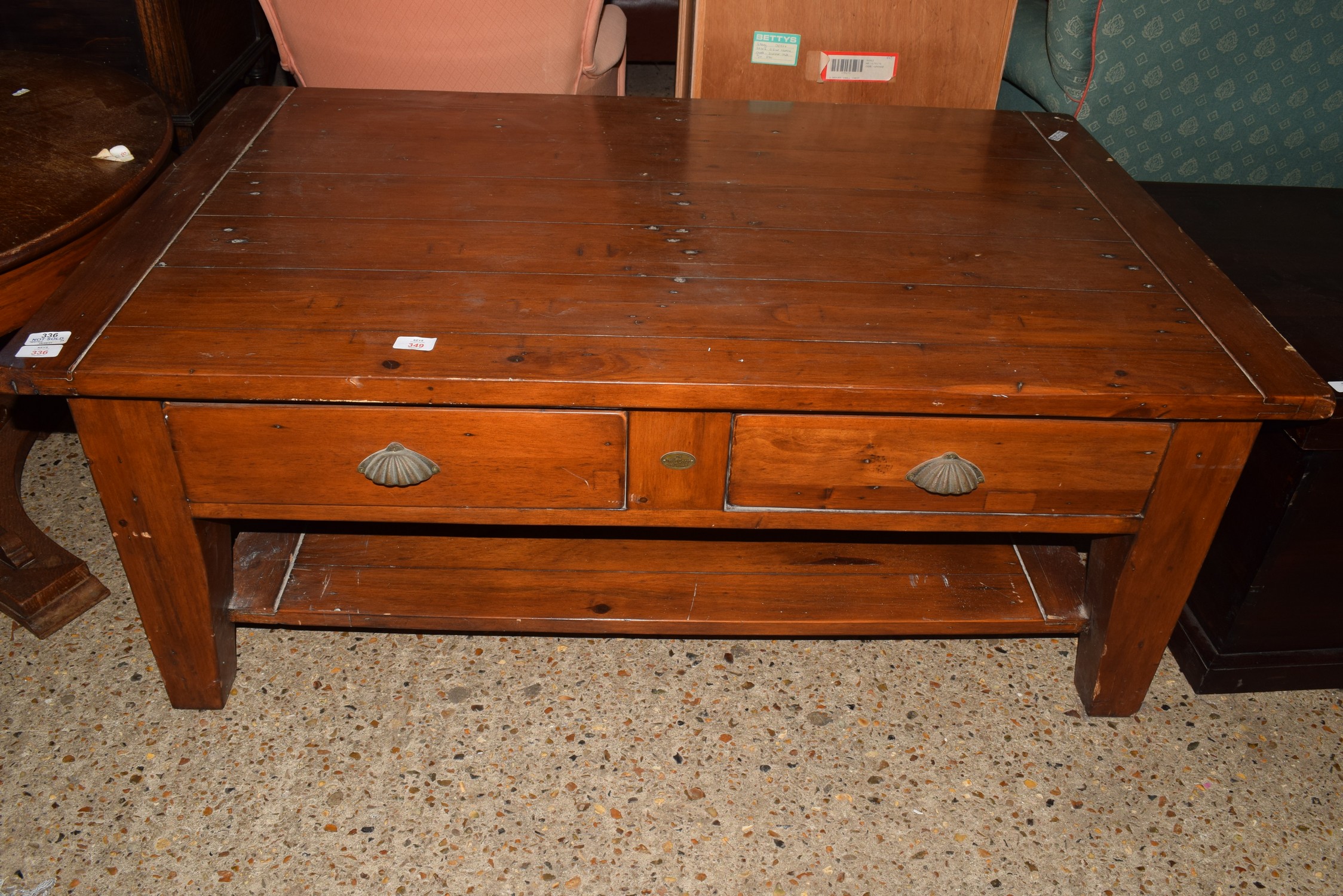 HARDWOOD MODERN COFFEE TABLE, APPROX 127 X 81CM