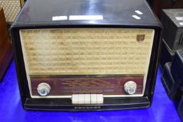 PHILIPS RADIO IN WOODEN SURROUND