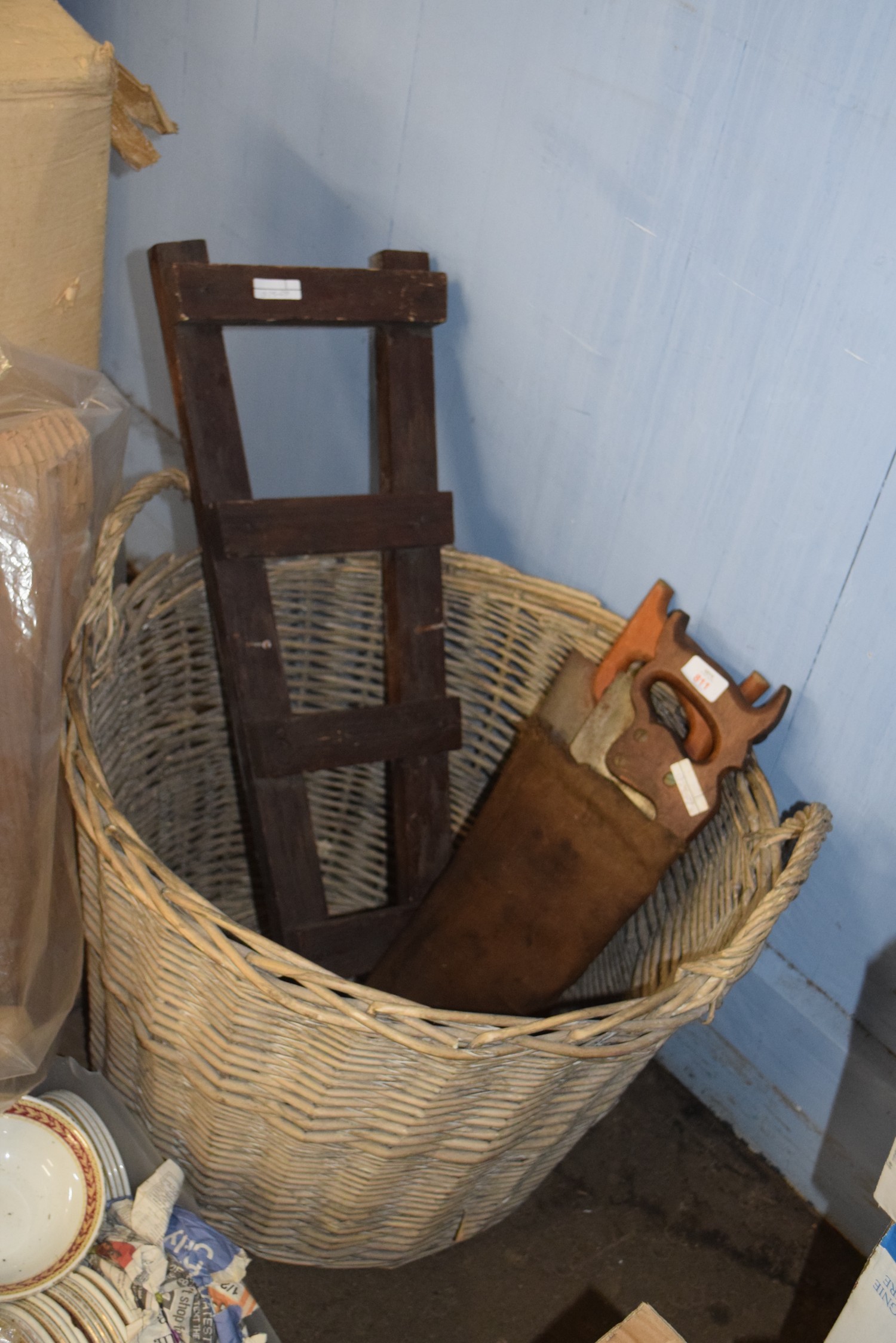 BASKET CONTAINING VARIOUS TOOLS