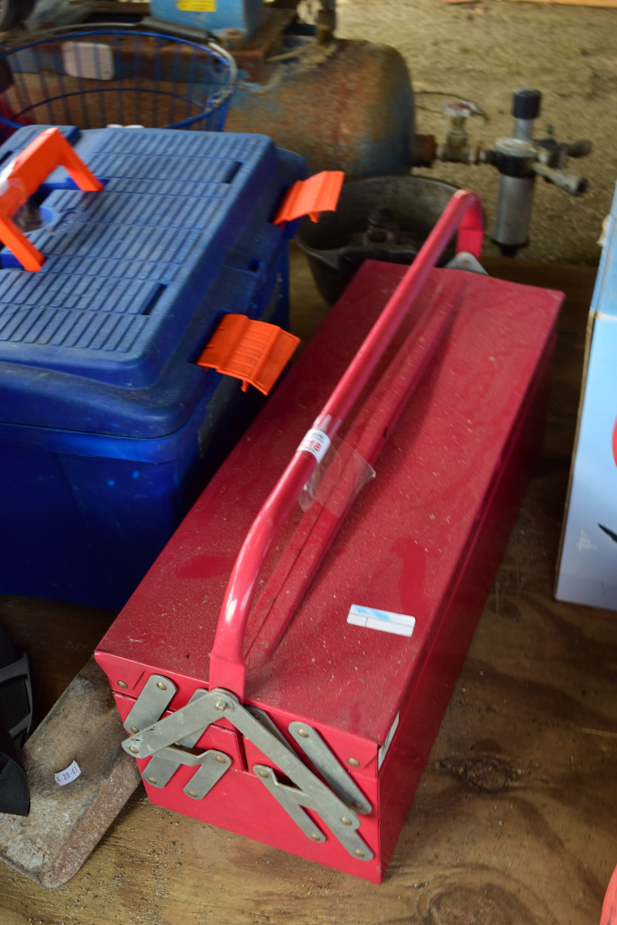 METAL TOOL CHEST