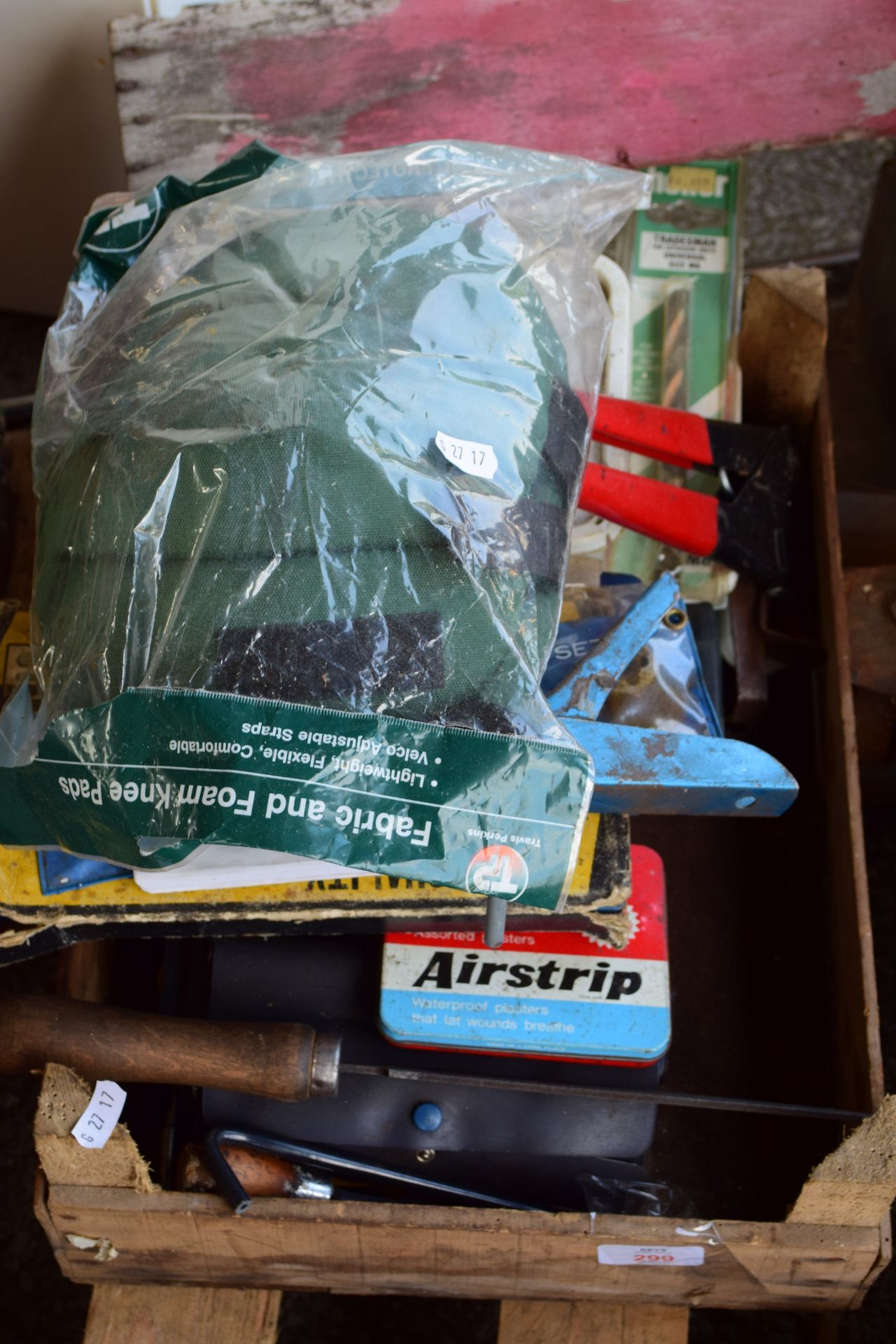 BOX OF MIXED GARAGE CLEARANCE ITEMS, KNEE PADS, DIE NUT SETS, PUNCTURE REPAIR SET ETC
