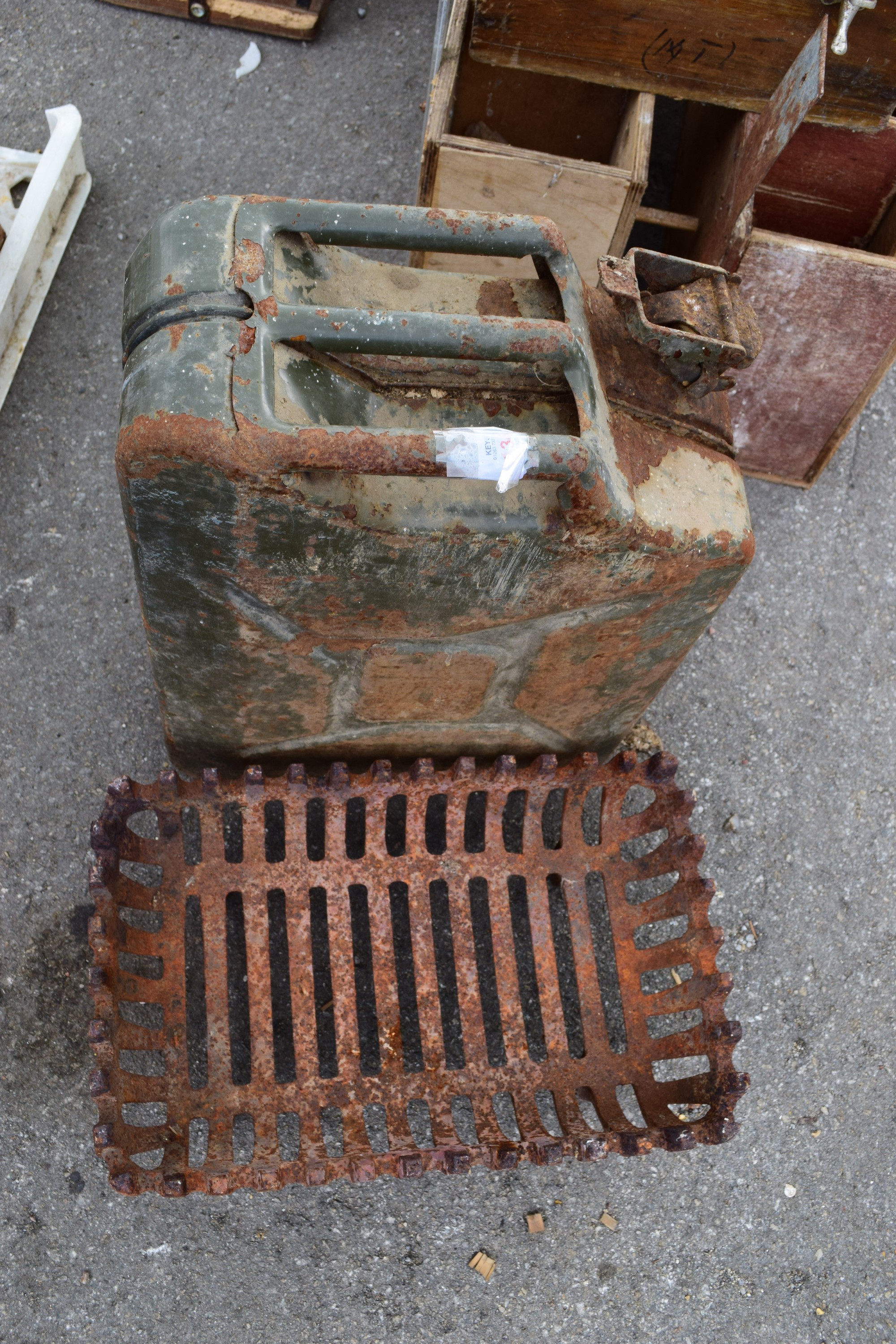 JERRY CAN AND FIRE GRATE