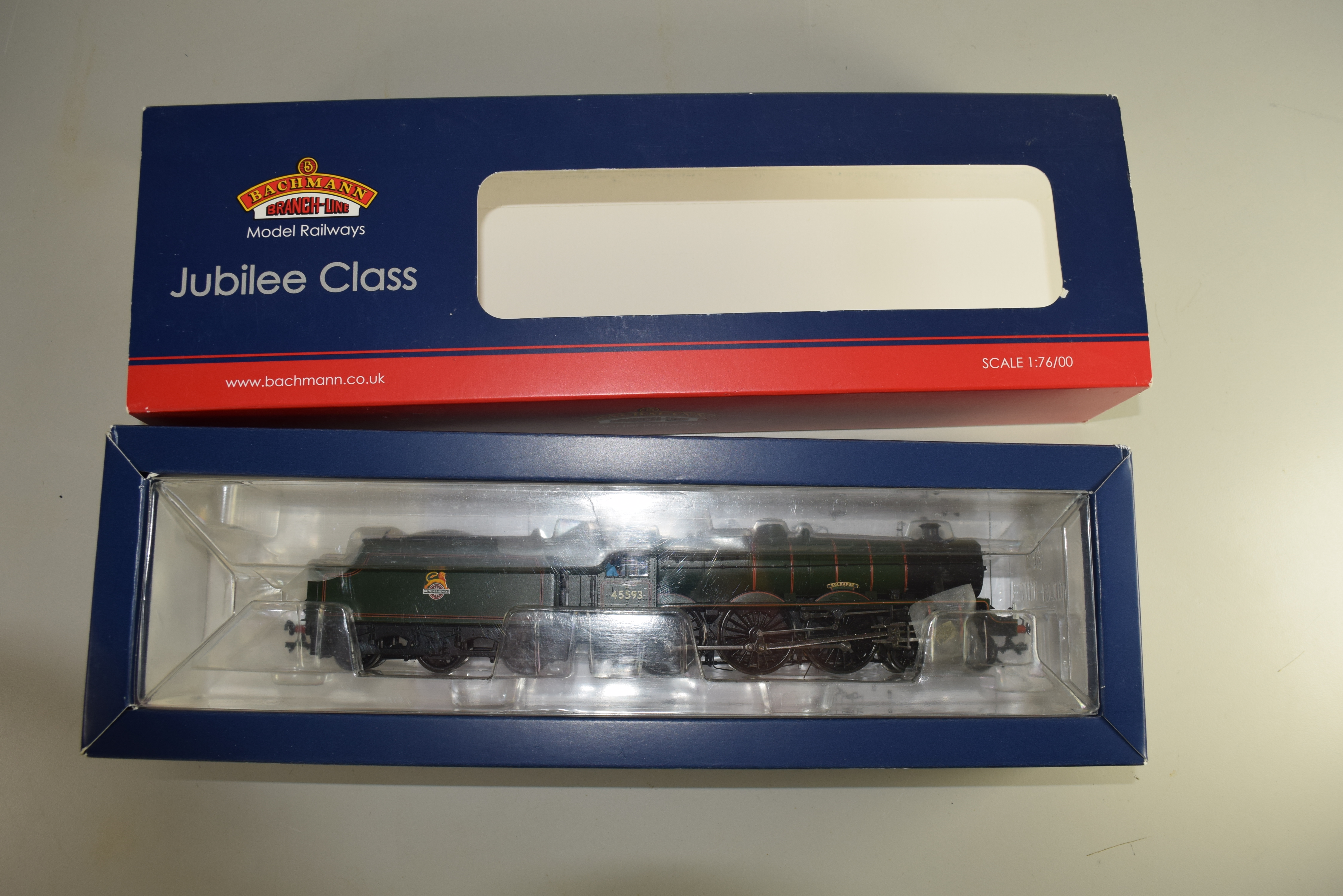 Boxed Bachmann 00 gauge 31-177DS Jubilee Class "Kolhipur" BR lined green, early emblem No 45593 - Image 3 of 3